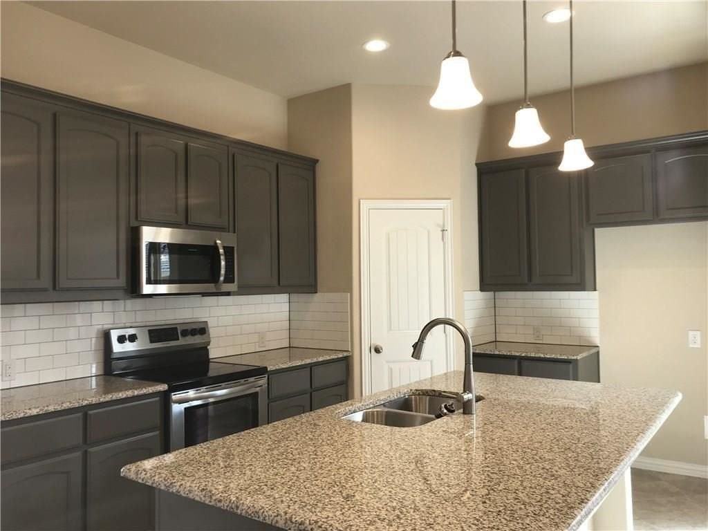 1810 Silver Oak Dr - Photo 3 of 8