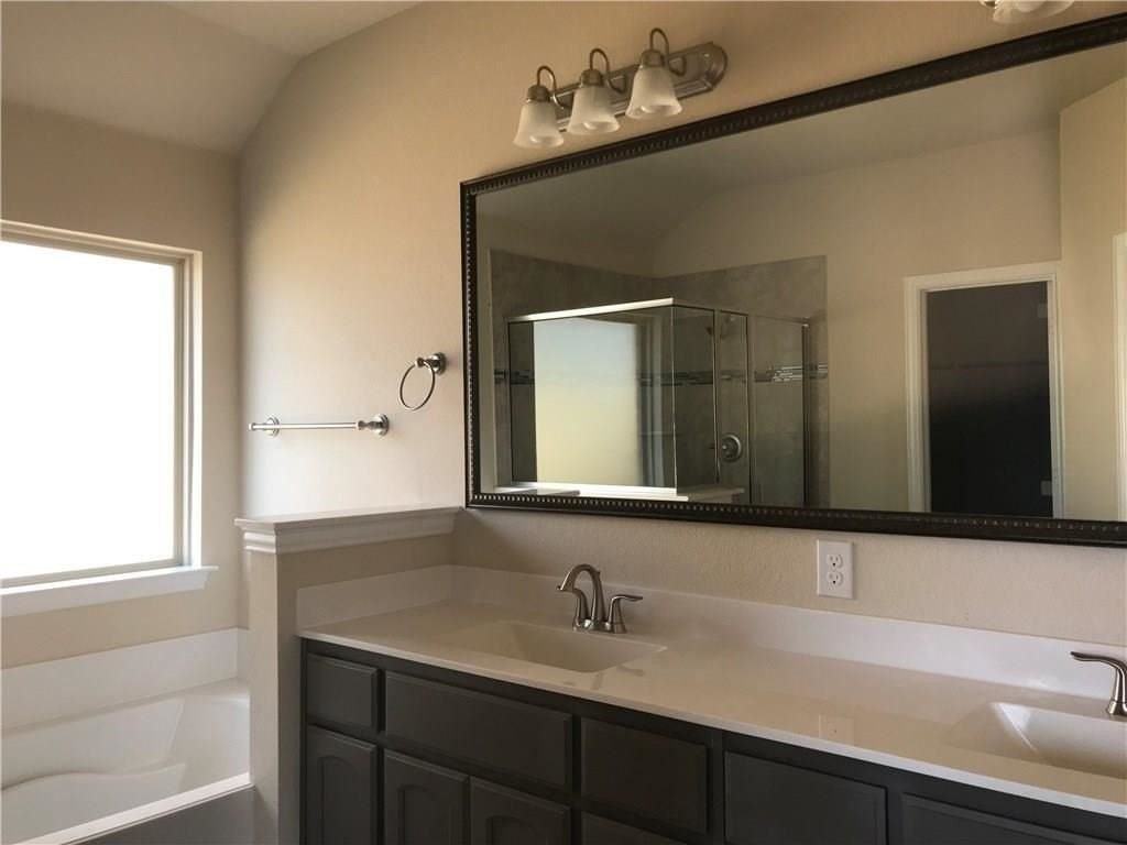 1810 Silver Oak Dr - Photo 5 of 8