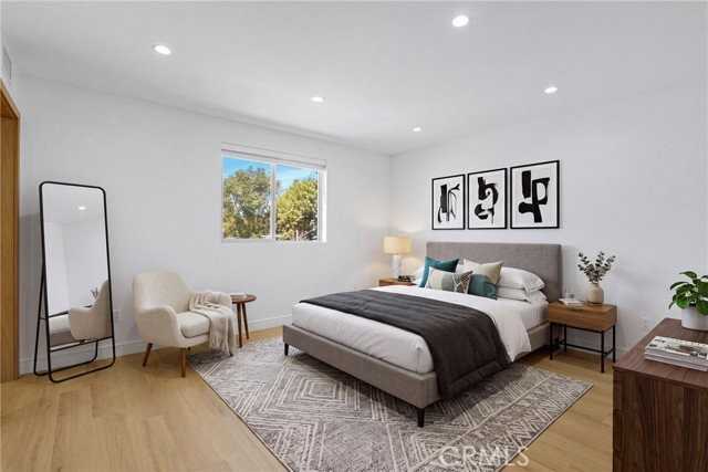 4855 Woodman Ave - Photo 4 of 8