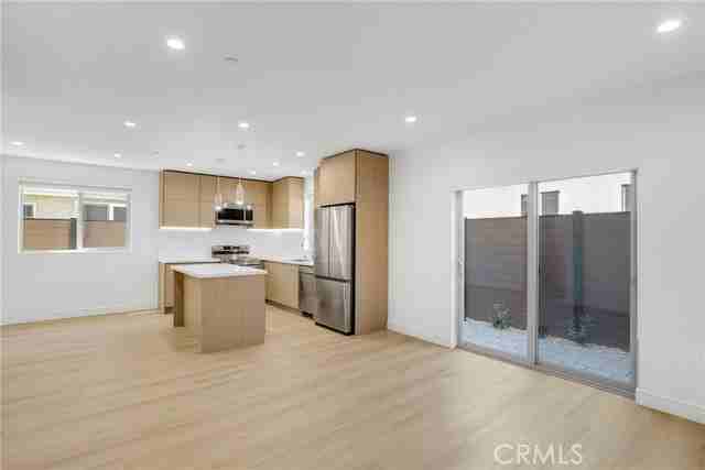 4855 Woodman Ave - Photo 6 of 8