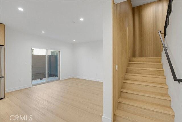4855 Woodman Ave - Photo 7 of 8