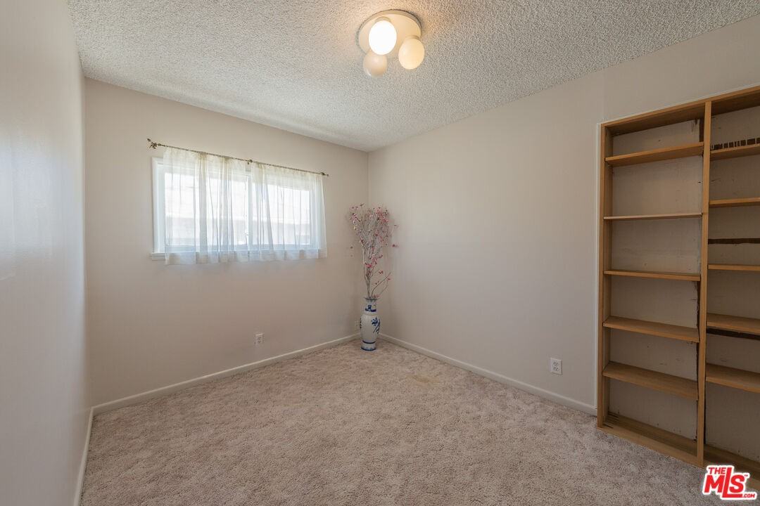 6220 Etiwanda Ave - Photo 5 of 8