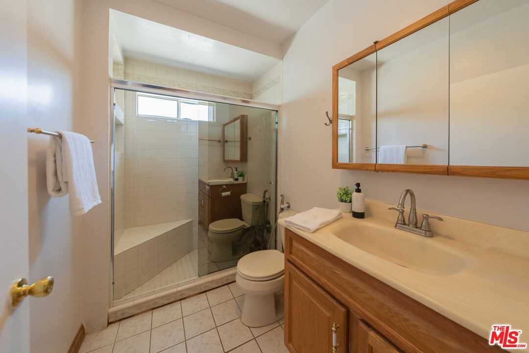 6220 Etiwanda Ave - Photo 6 of 8