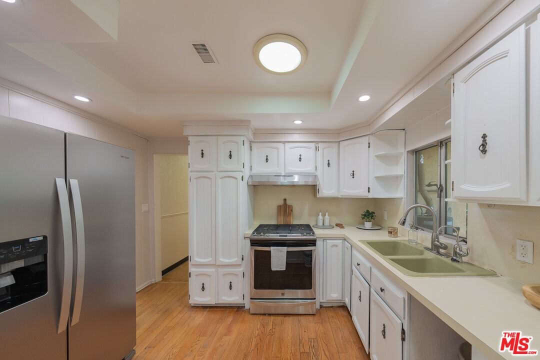 6220 Etiwanda Ave - Photo 7 of 8