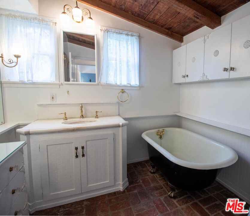 12056 Laurel Terrace Dr - Photo 3 of 8