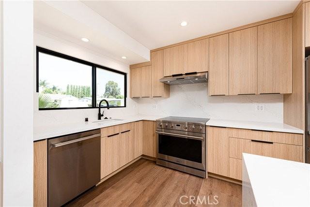 7008 Aura Ave - Photo 5 of 8