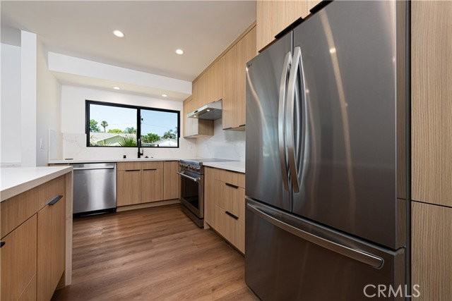 7008 Aura Ave - Photo 7 of 8