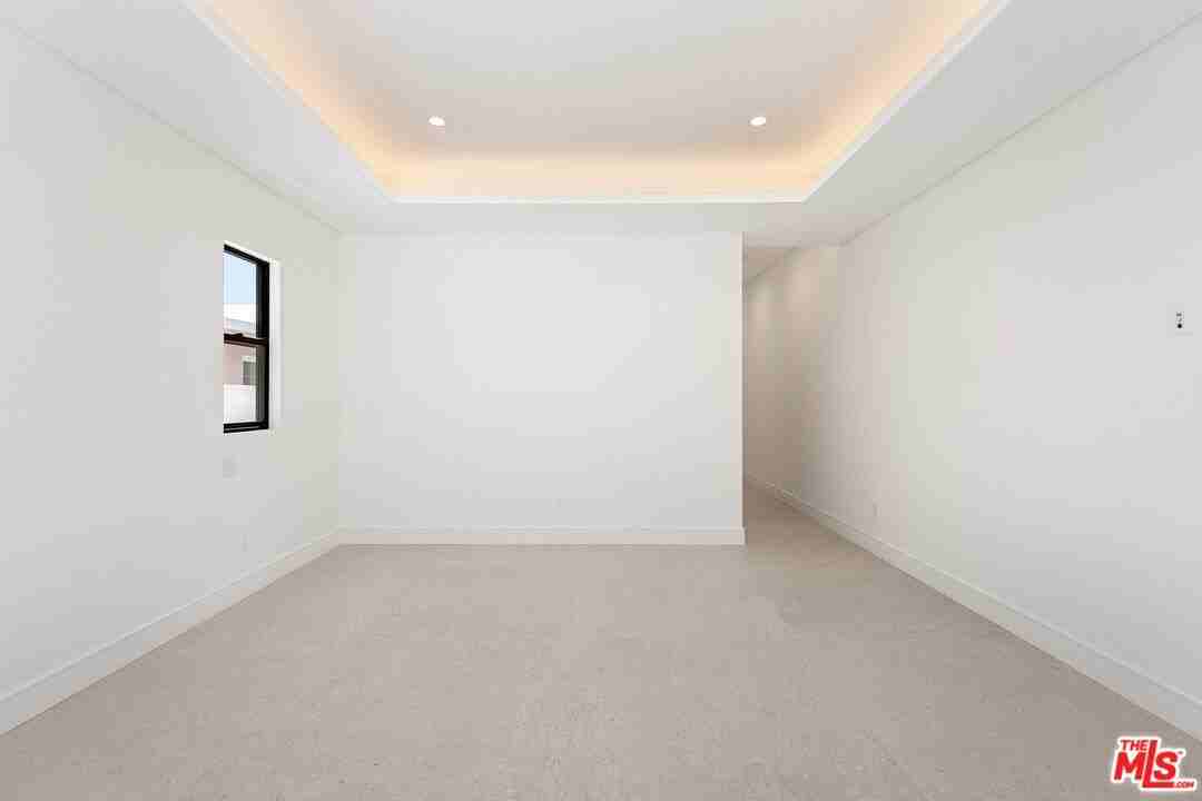 5126 Lindley Ave - Photo 3 of 8