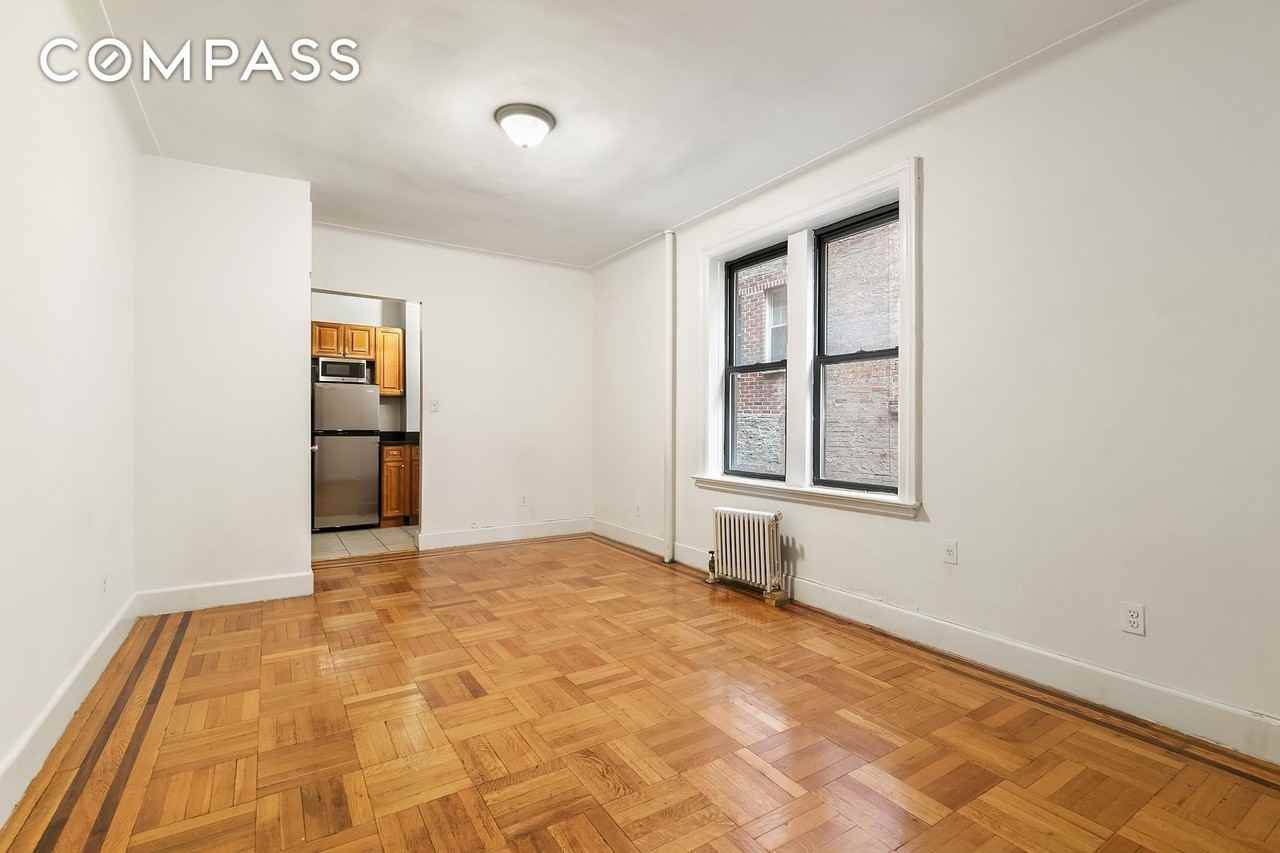205 W 10th St #3E - Photo 2 of 5