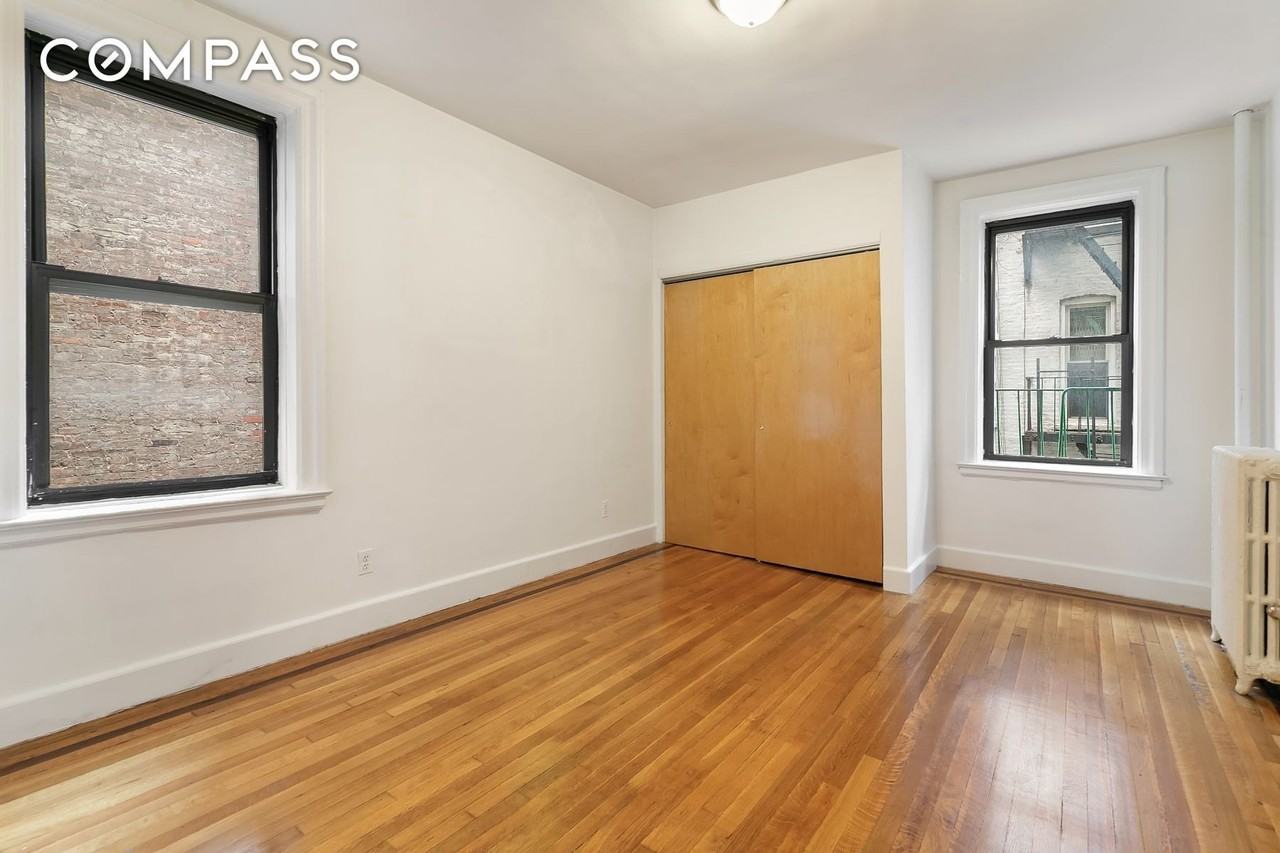 205 W 10th St #3E - Photo 4 of 5