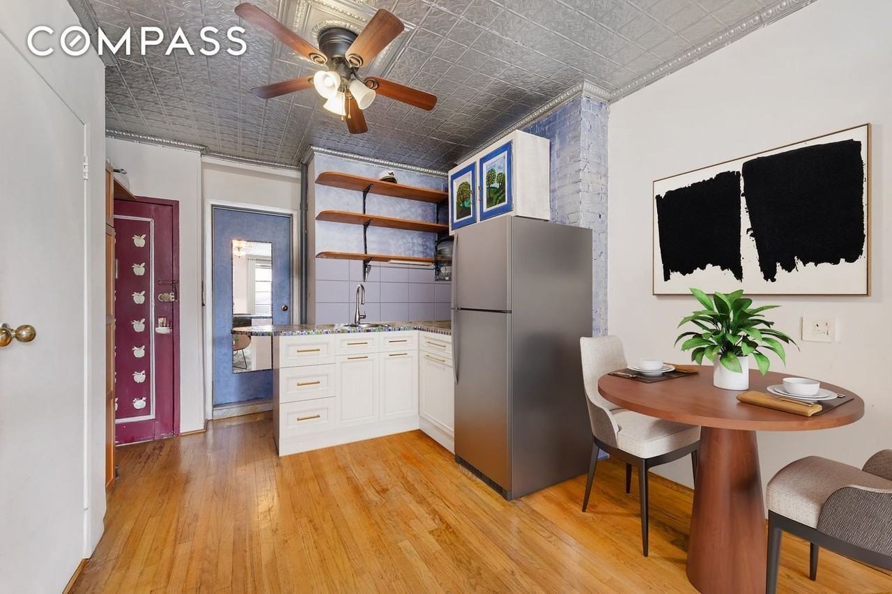 22 Cornelia St #14 - Photo 3 of 7
