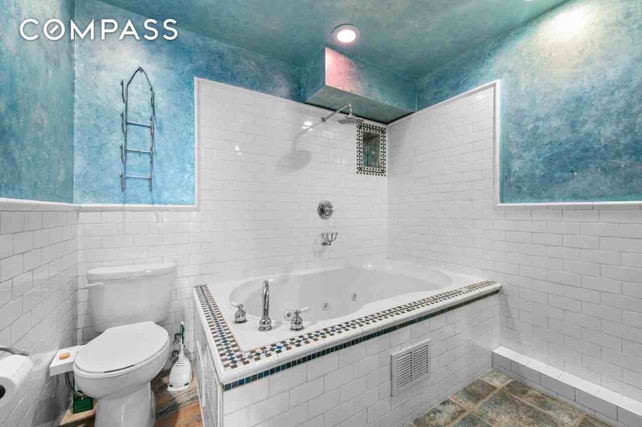 22 Cornelia St #14 - Photo 7 of 7