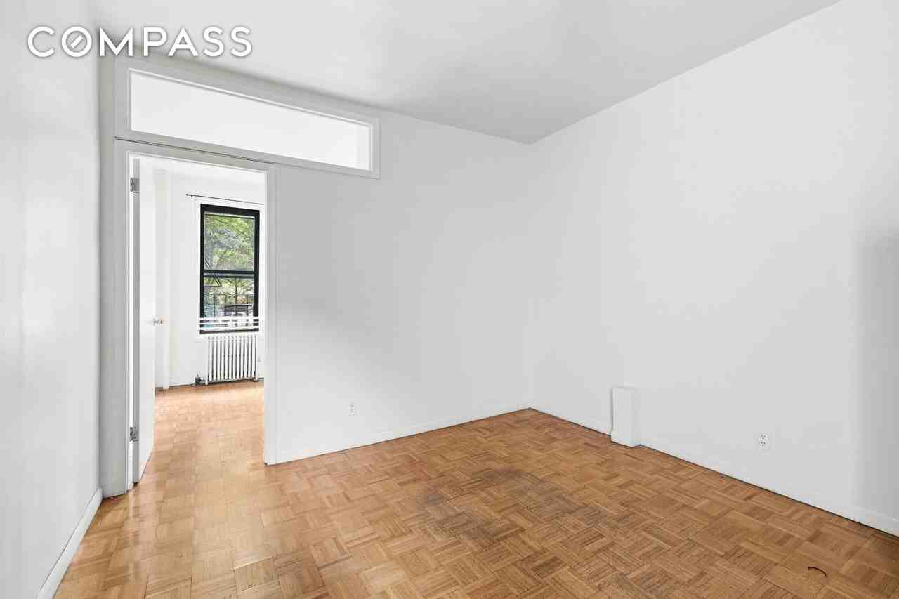 46 Allen St #1B - Photo 3 of 4