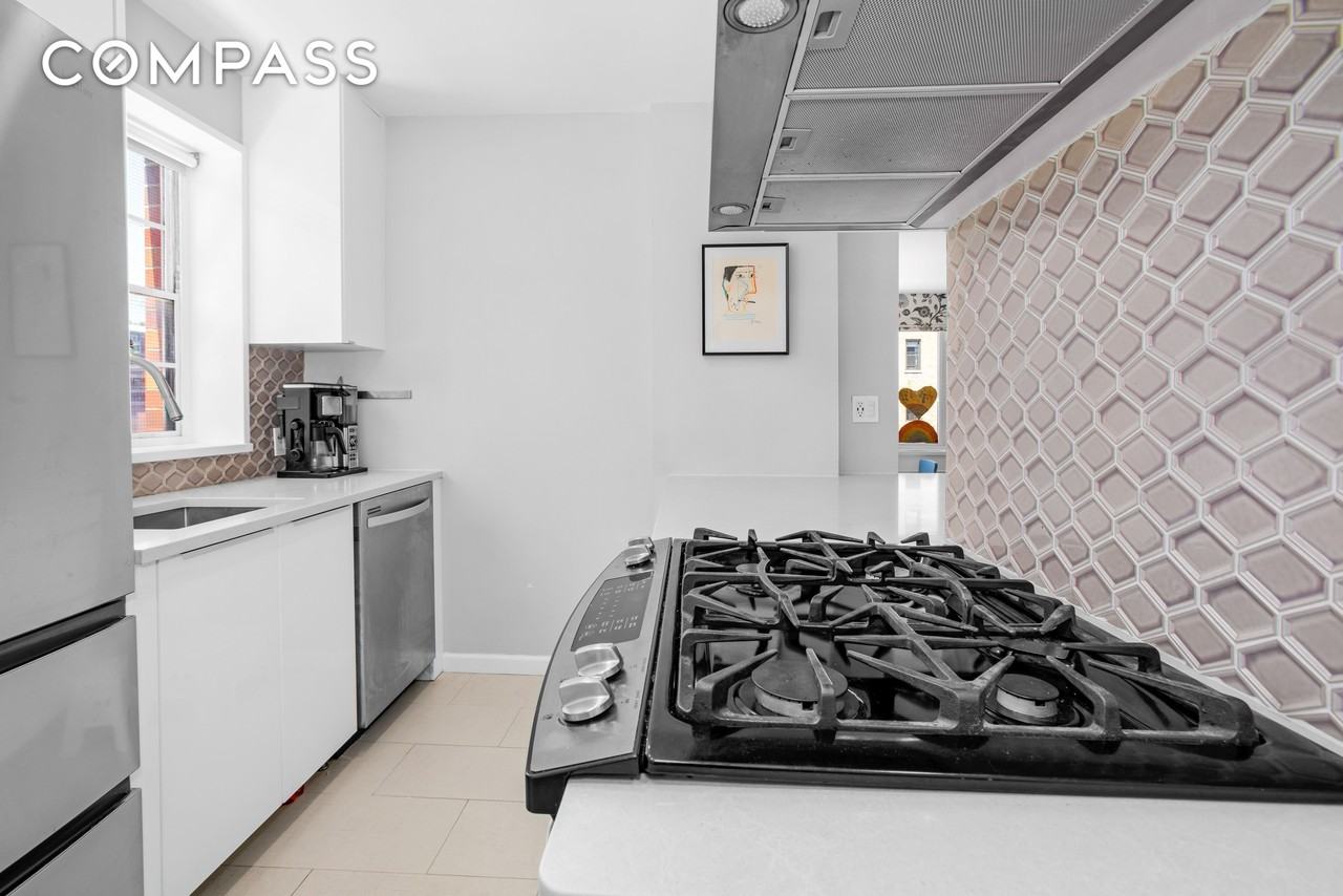 130 E 63rd St #10A - Photo 3 of 10