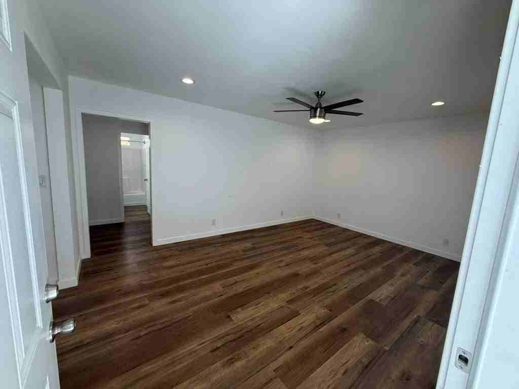 4066 W 129th St #B - Photo 2 of 16