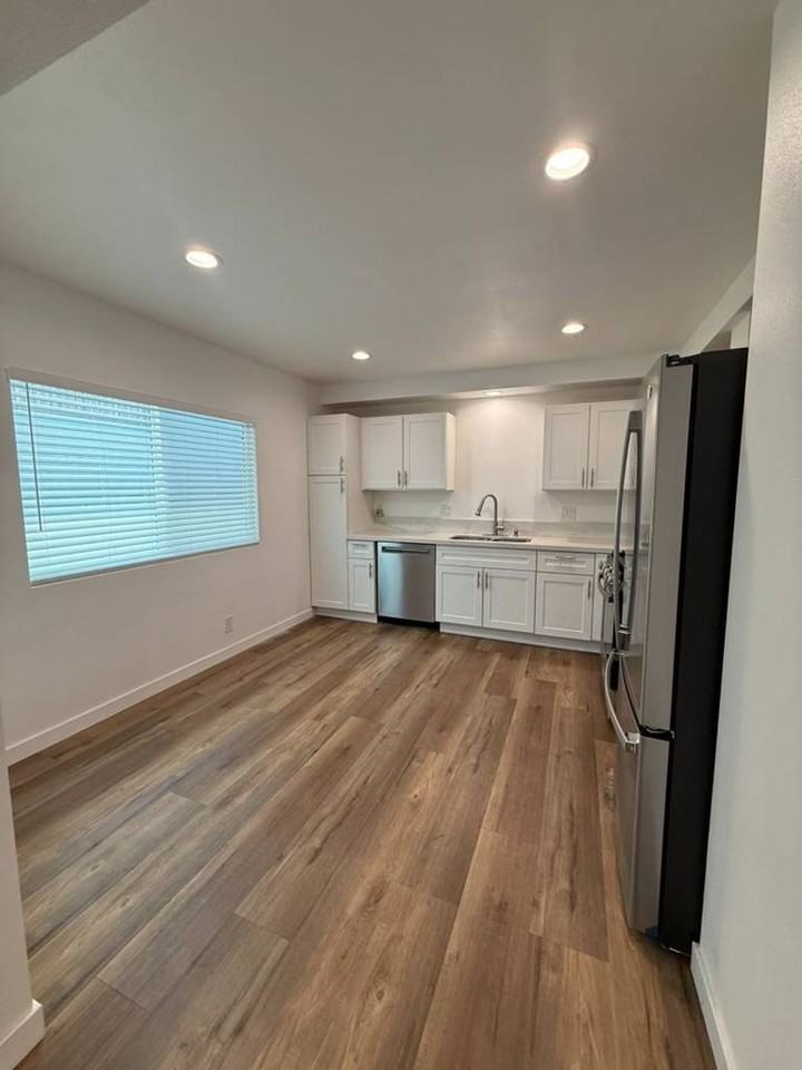4066 W 129th St #B - Photo 5 of 16