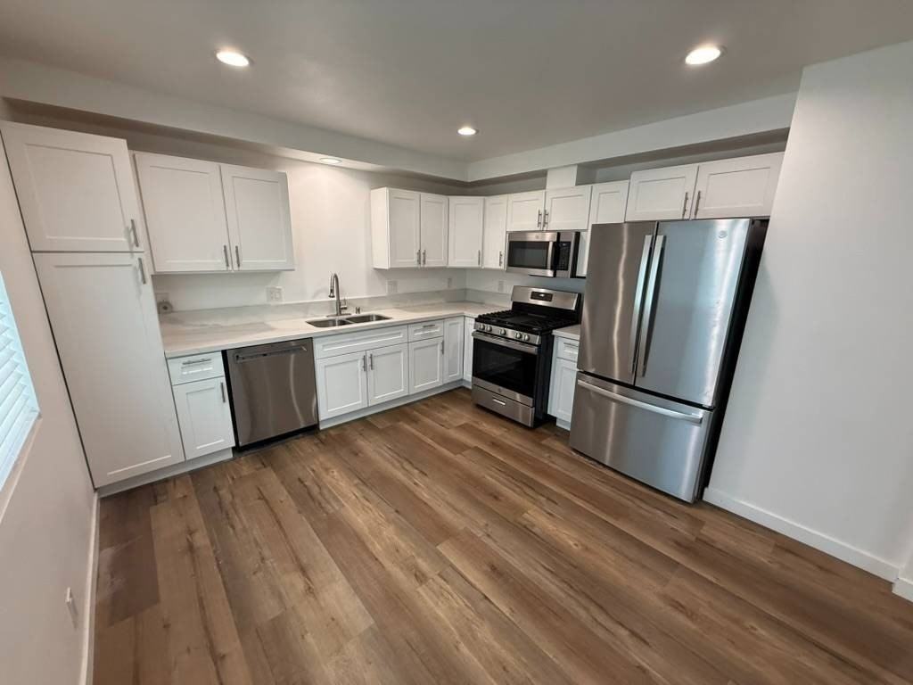 4066 W 129th St #B - Photo 7 of 16