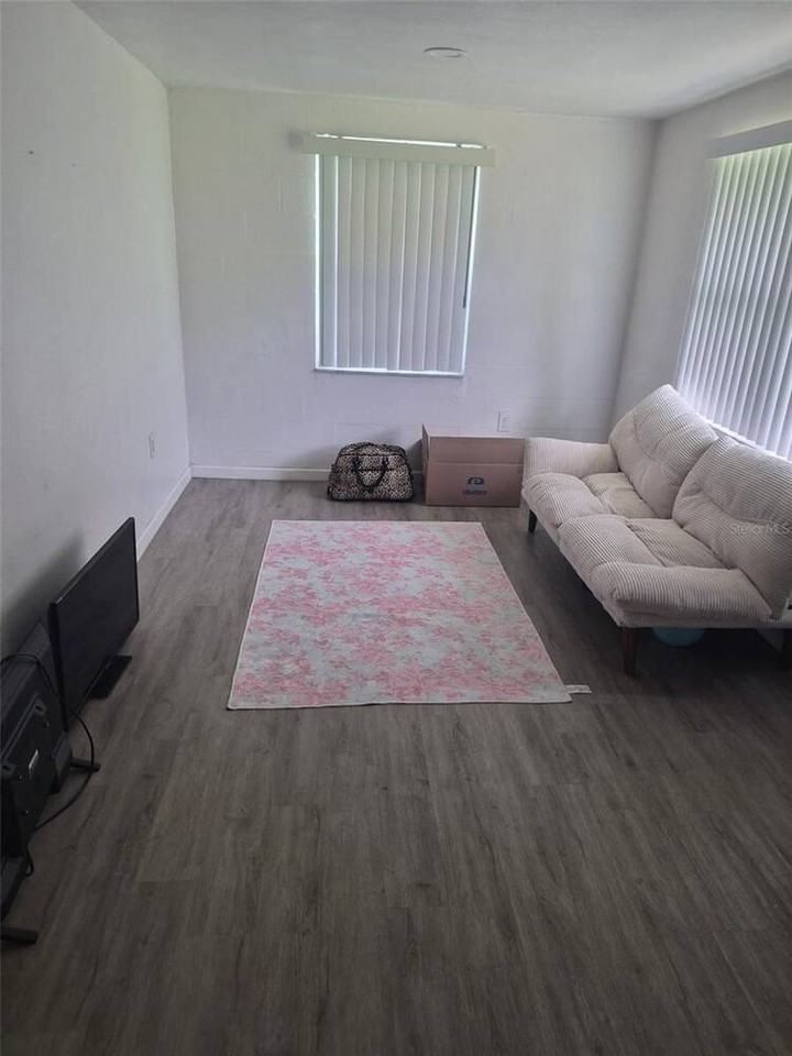 723 1/2 24th St Nw - Photo 2 of 5