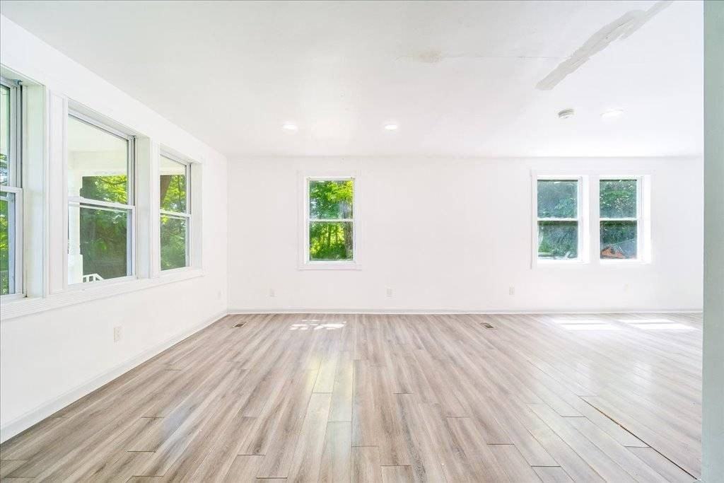 629 South Rd - Photo 7 of 31