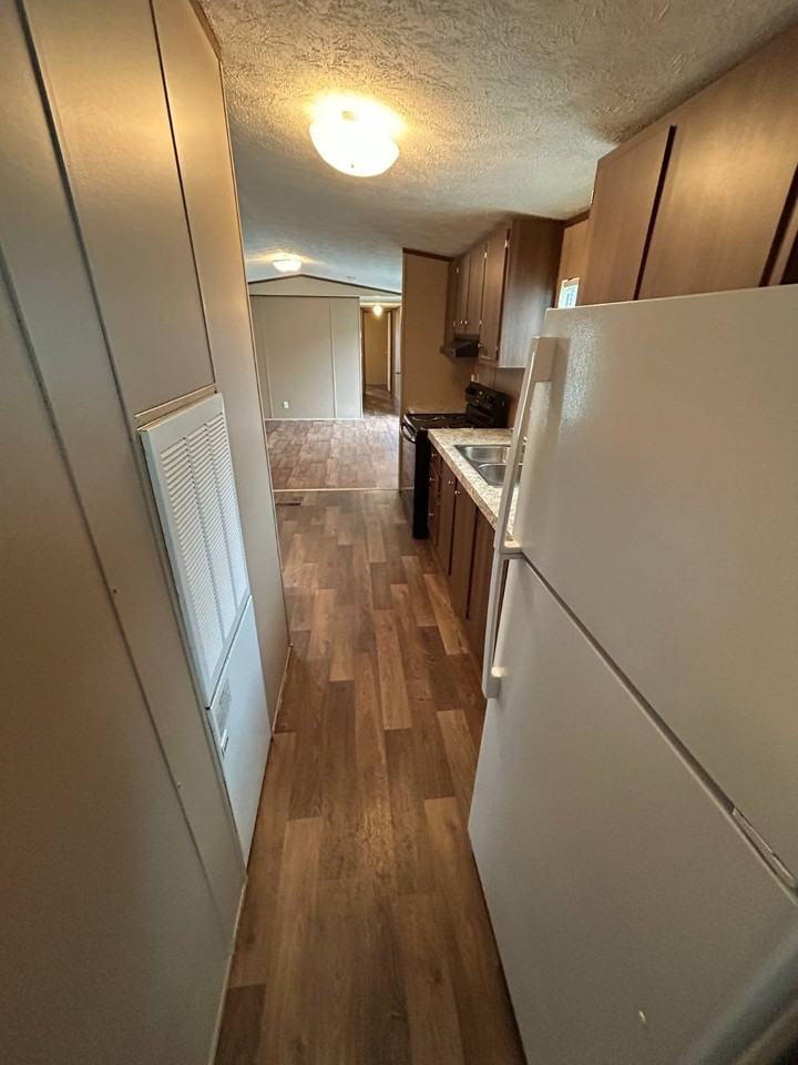 1702 Mary St - Photo 3 of 9