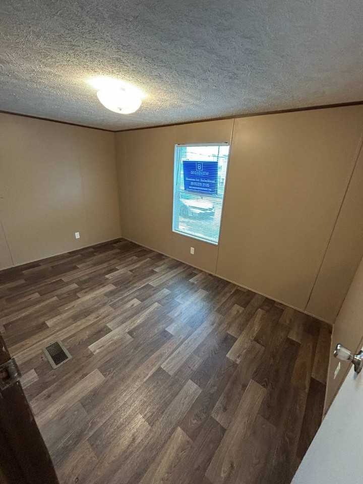 1702 Mary St - Photo 6 of 9