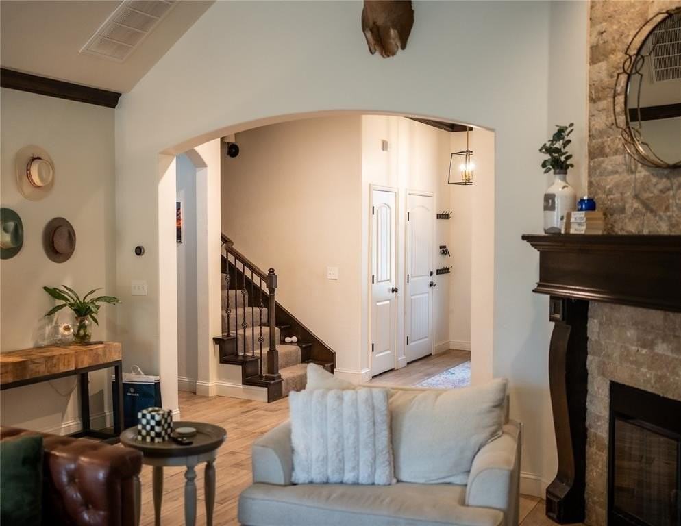 1308 Glenmere Ct - Photo 7 of 23