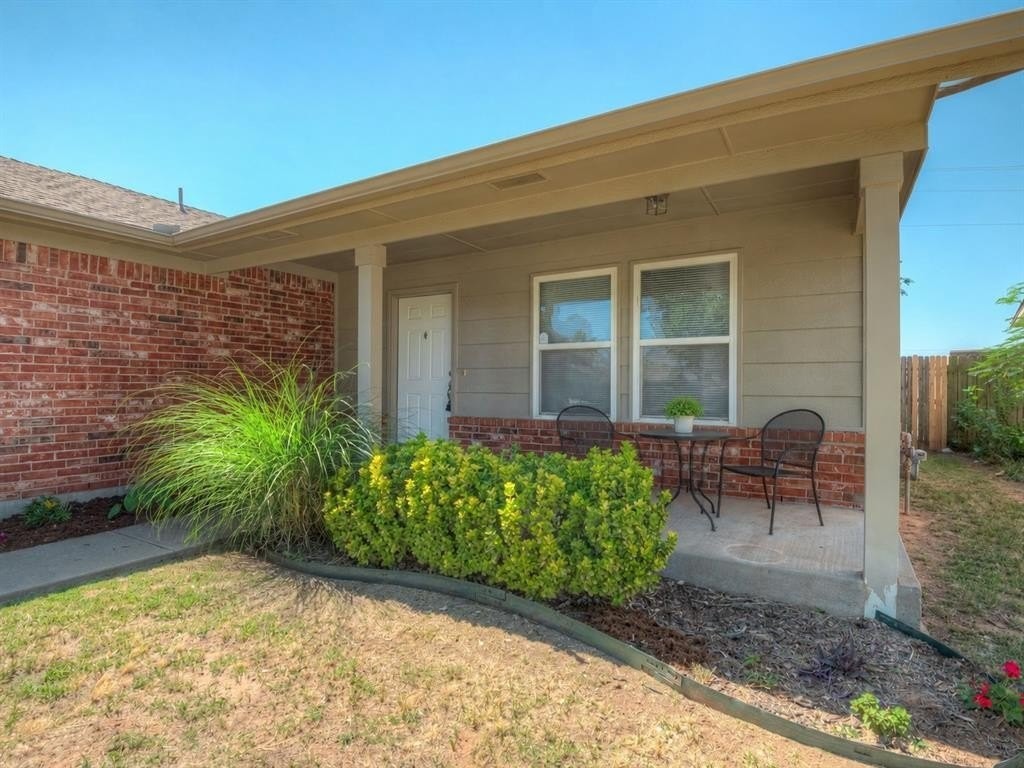 9728 Sw 27th St - Photo 4 of 43