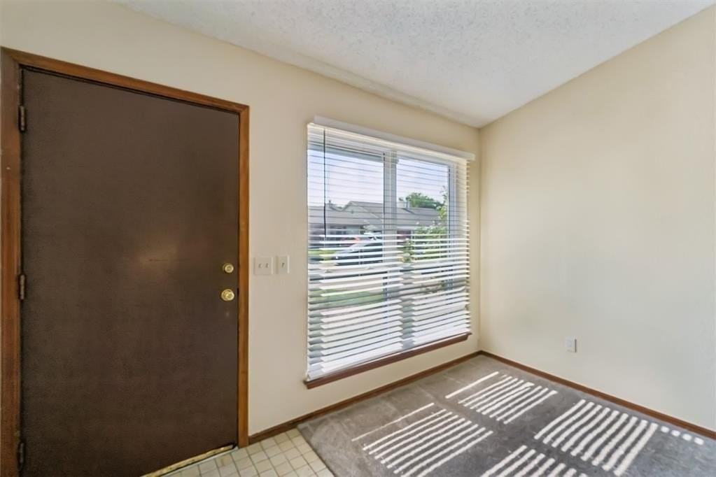 208 Hudson Pl - Photo 2 of 29