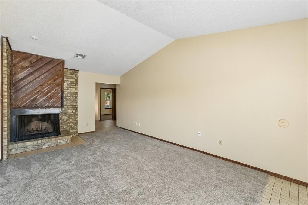 208 Hudson Pl - Photo 6 of 29