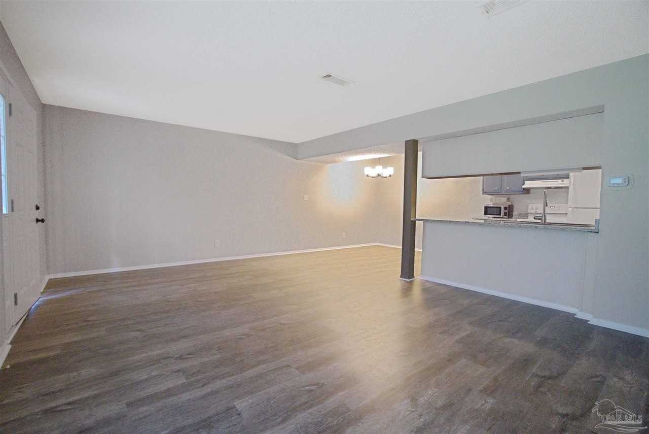3323 Kingswood Ct - Photo 2 of 13