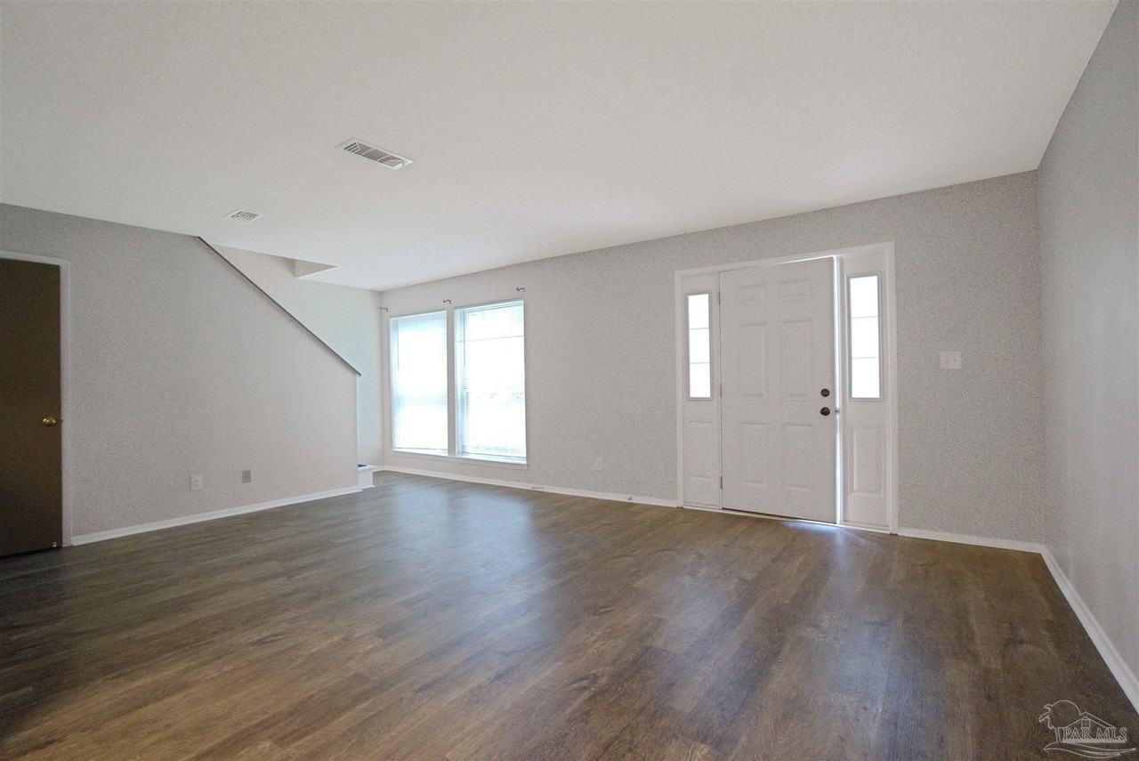 3323 Kingswood Ct - Photo 3 of 13