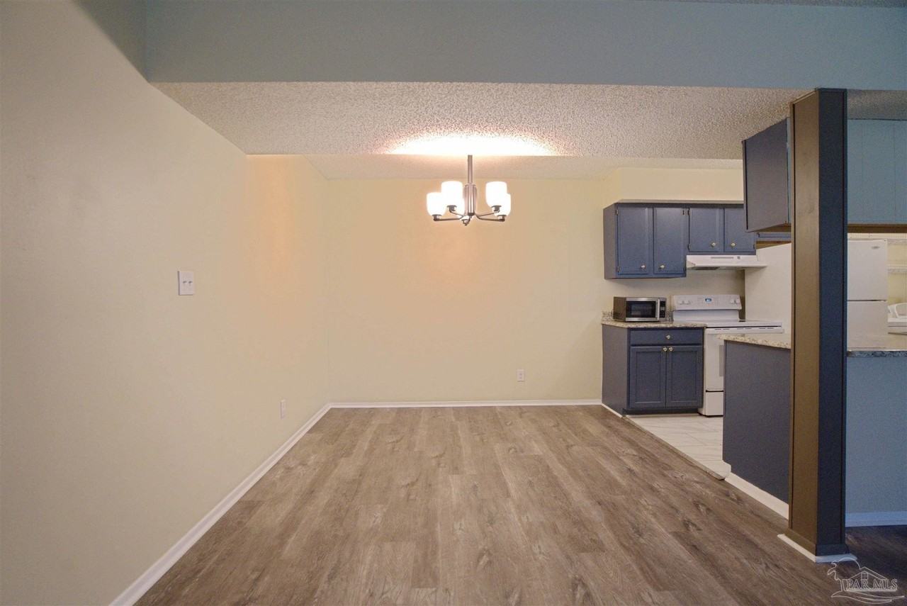 3323 Kingswood Ct - Photo 4 of 13