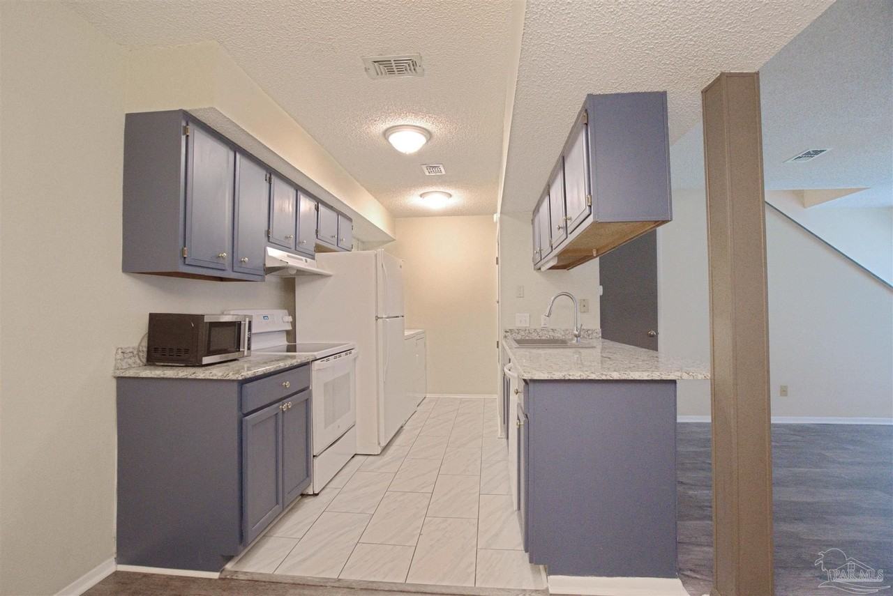 3323 Kingswood Ct - Photo 5 of 13
