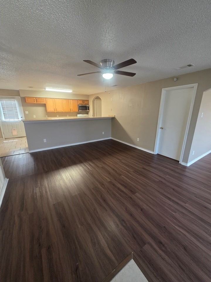 707 Devonian Dr - Photo 3 of 29