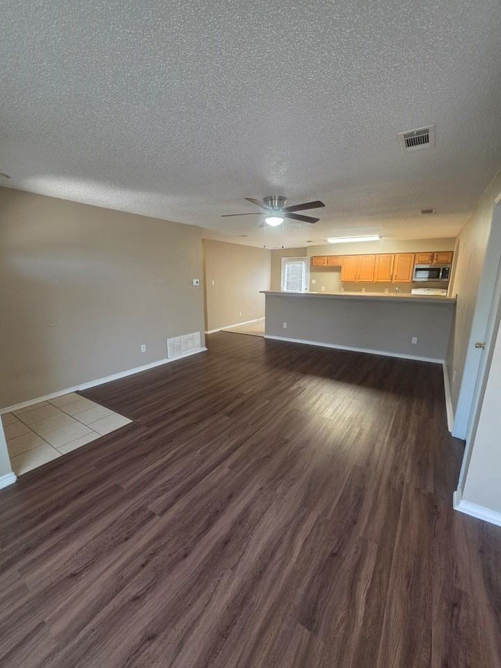 707 Devonian Dr - Photo 4 of 29