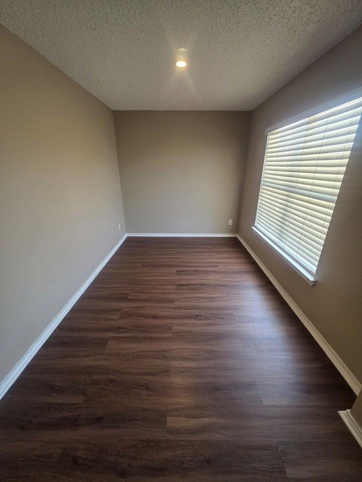 707 Devonian Dr - Photo 5 of 29