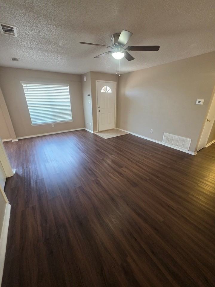 707 Devonian Dr - Photo 6 of 29