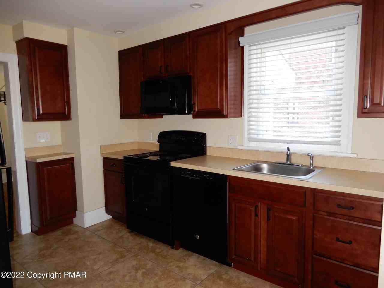 908 Main St #2ndFL - Photo 3 of 19