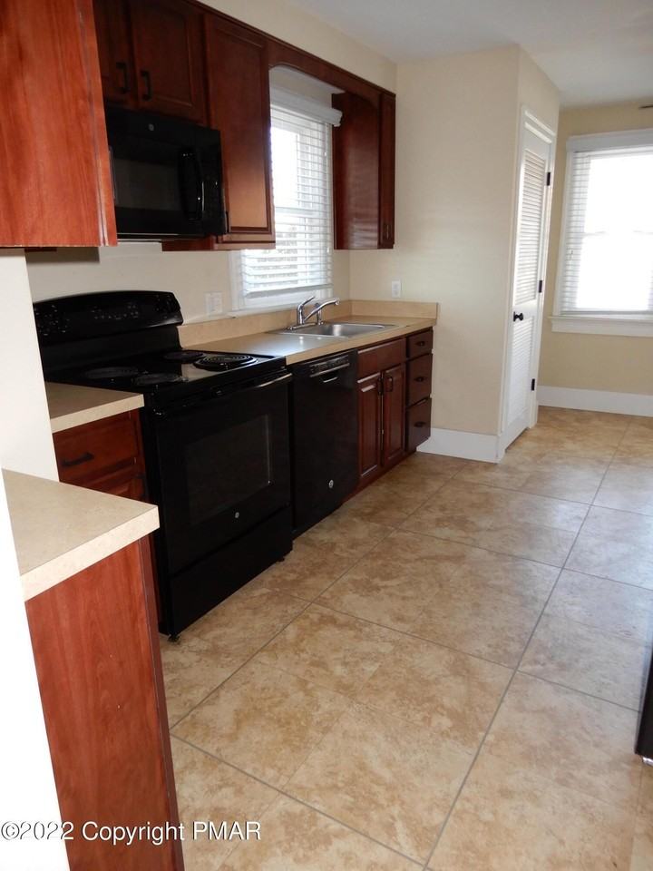908 Main St #2ndFL - Photo 5 of 19
