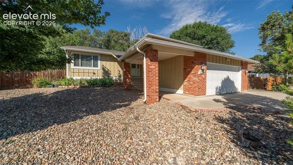 565 Wycliffe Dr