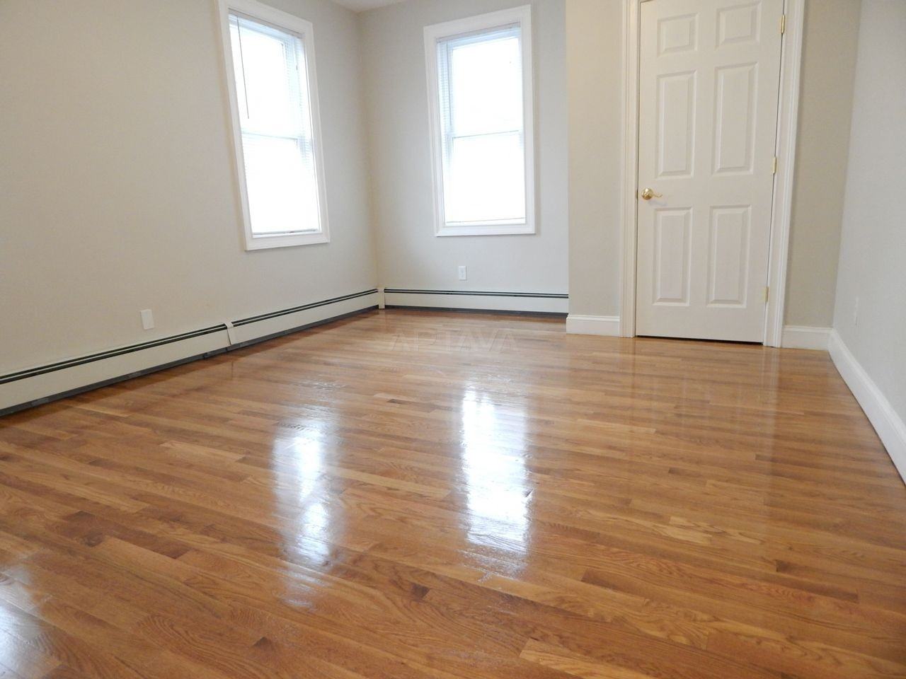 19 Henderson St - Photo 4 of 10