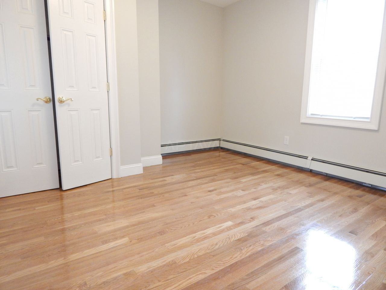 19 Henderson St - Photo 5 of 10