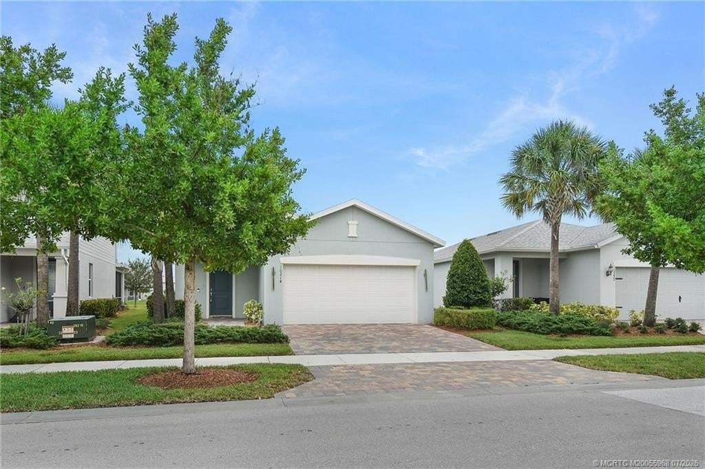 10214 Sw Captiva Dr - Photo 2 of 50