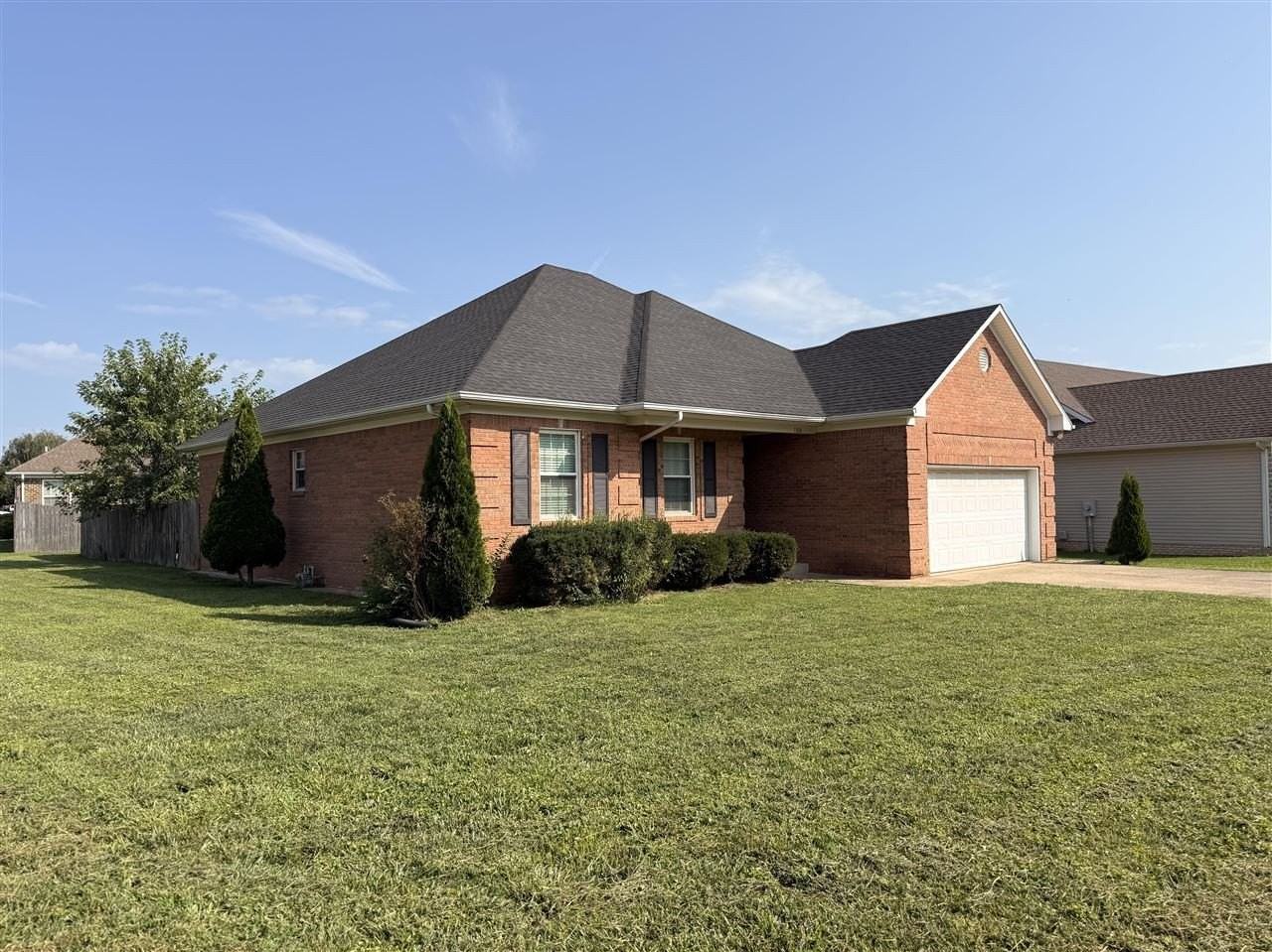 1304 Primrose Ct - Photo 3 of 8