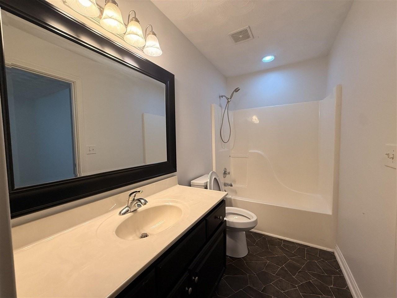 1304 Primrose Ct - Photo 6 of 8