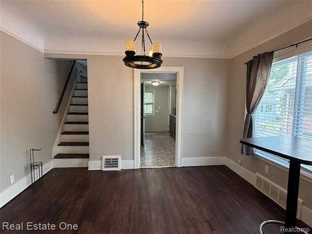 264 E Woodland St - Photo 6 of 22