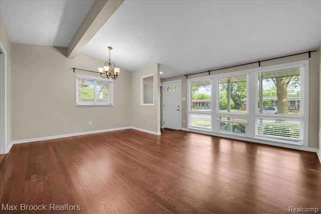 24240 Beverly St - Photo 4 of 31