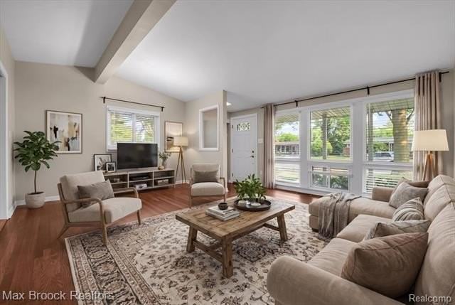 24240 Beverly St - Photo 5 of 31