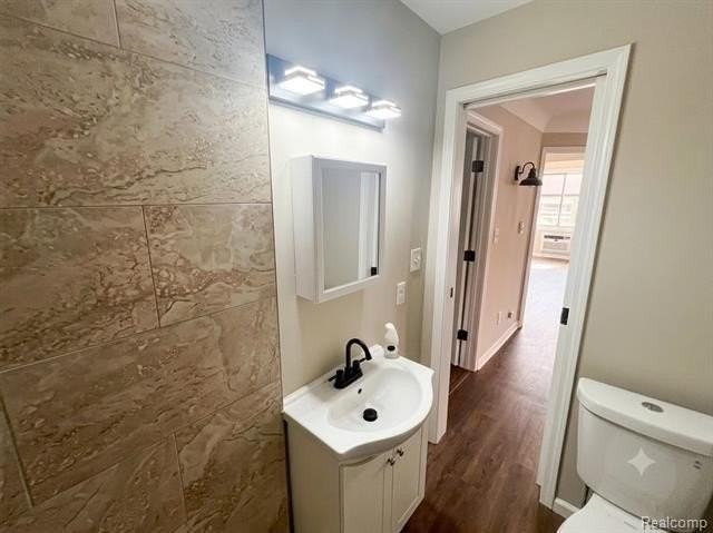 557 White Ave - Photo 5 of 19