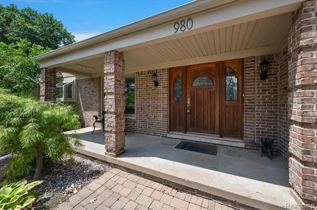 980 Sandhurst Rd - Photo 3 of 50